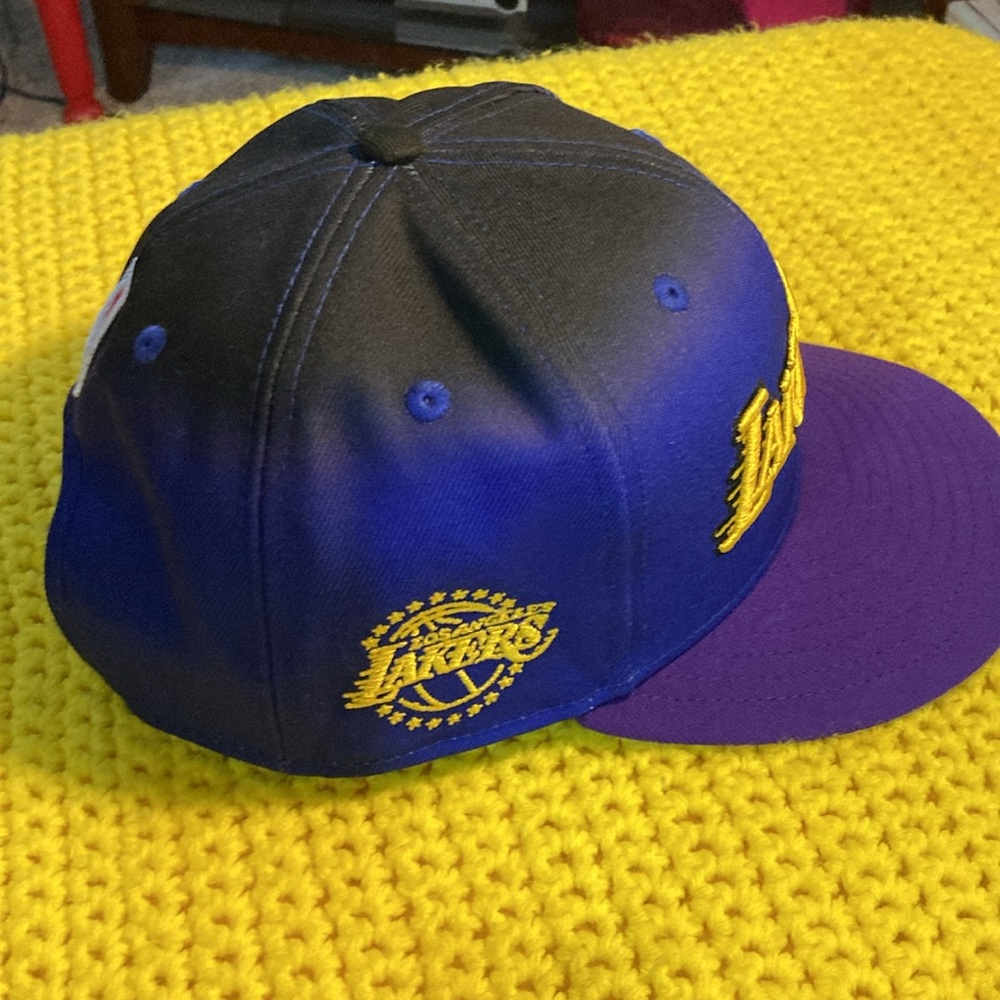 Los Angeles Lakers hat - Picture 2 of 5